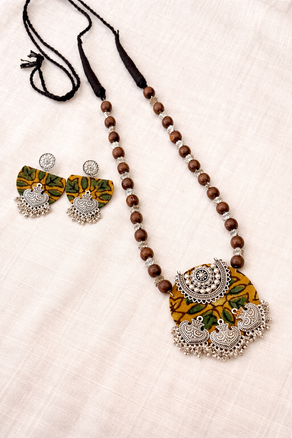 Fabric necklace with earring by Elegantstyle