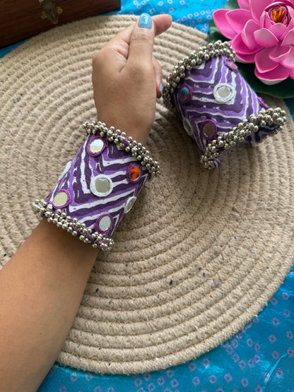 Laheriya print handcuffs By Elegantstyle