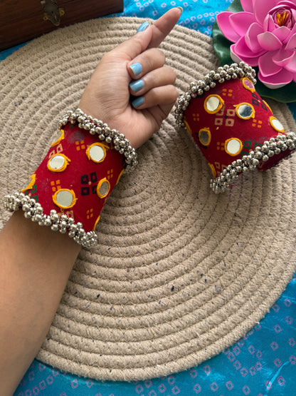 Bandhani print handcuffs by Elegantstyle