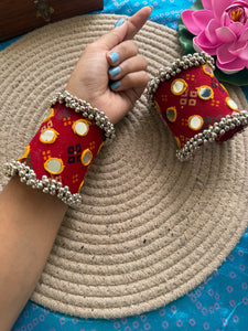 Bandhani print handcuffs by Elegantstyle