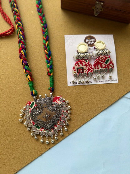 Patoda print long necklace by elegantstyle