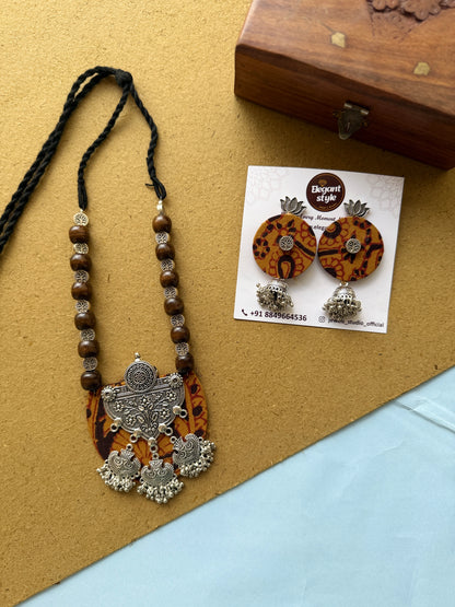 Beautiful fabric necklace set by elegantstyle