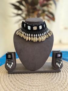 Black choker necklace by Elegantstyle